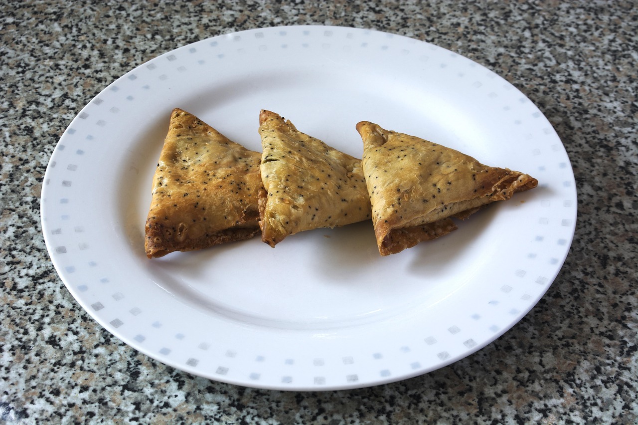 探索中国典故中的传统美食文化